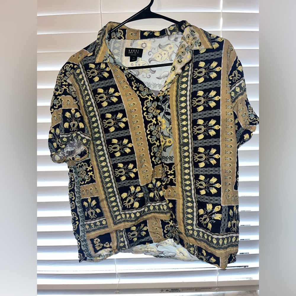 Men’s short sleeve button down